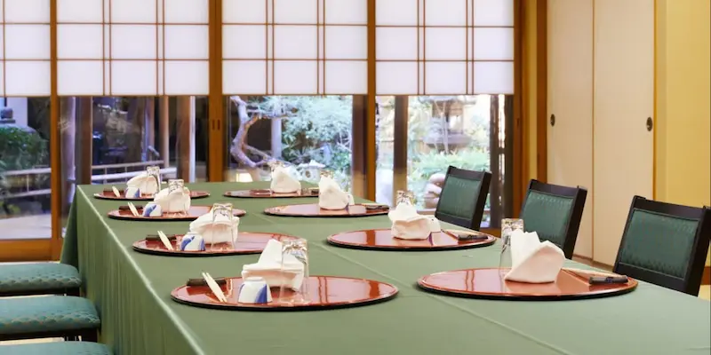 日本料理 大乃や の庭の見える個室の一例